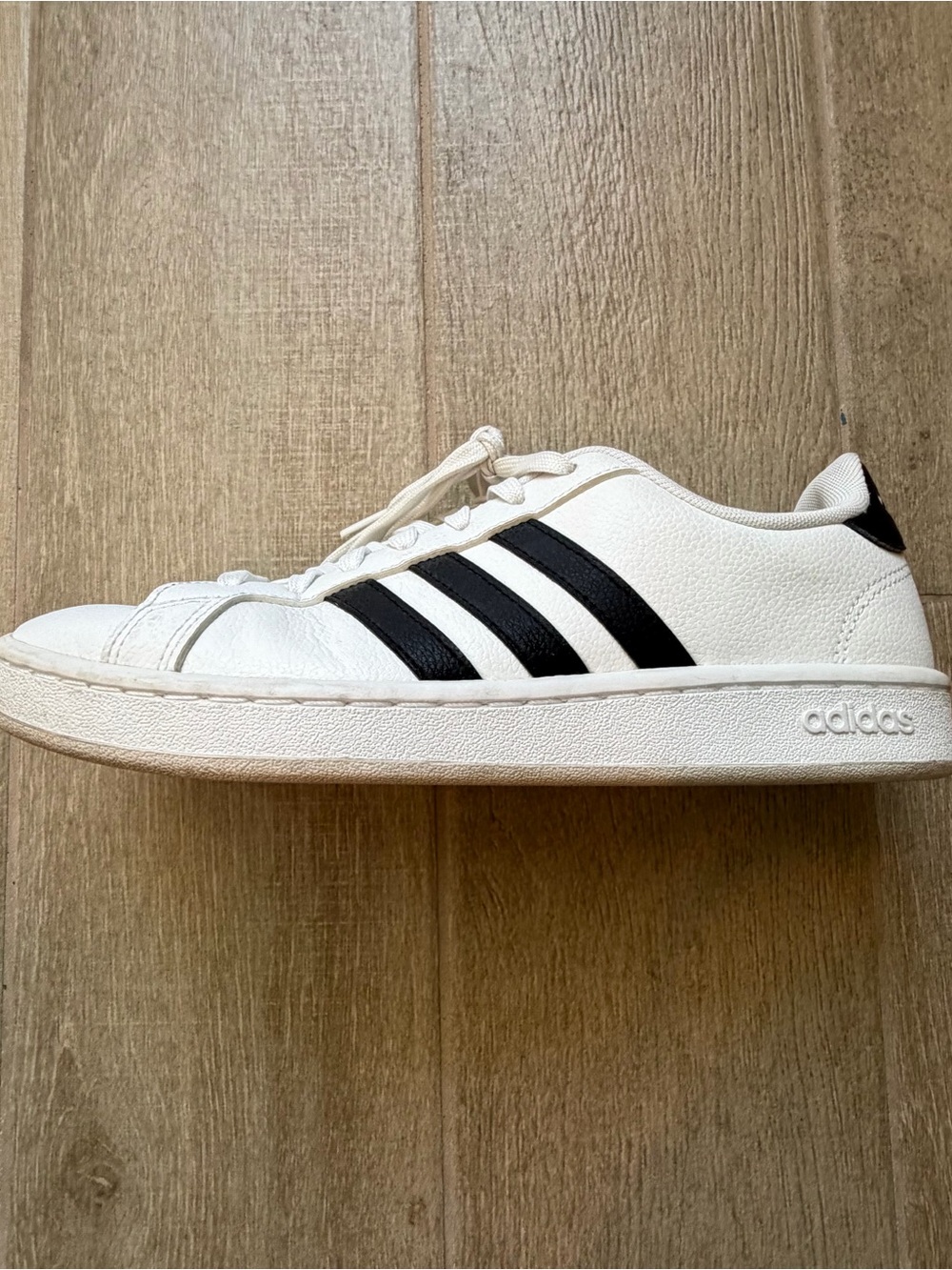 Women’s Adidas Grand Court Smeakers - Picture 3 of 4